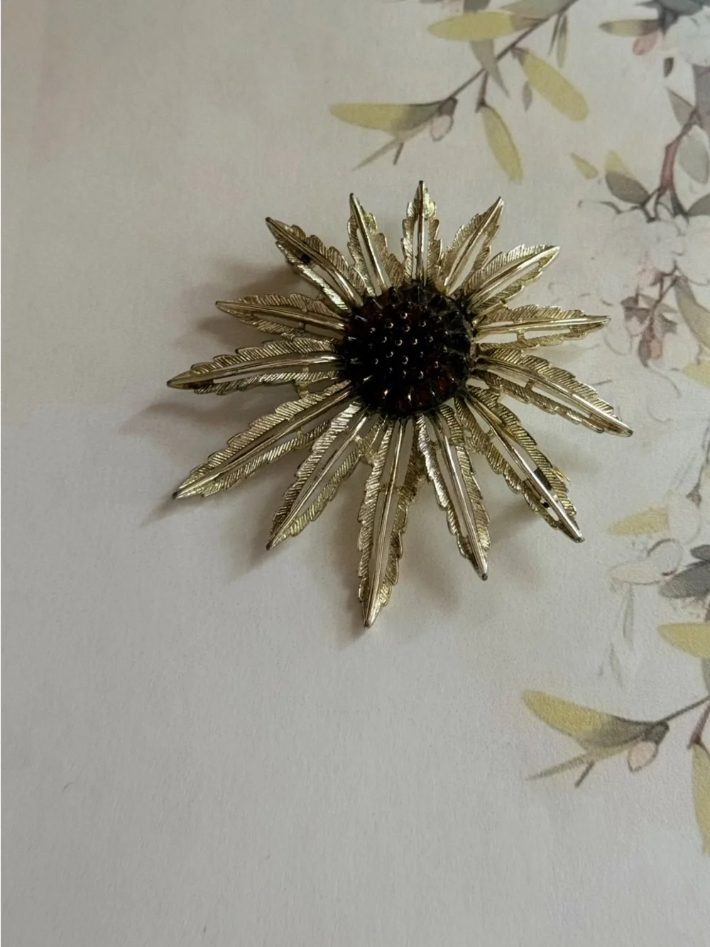 Gold Sunflower Brooch Pin - Elegant Floral Accessory